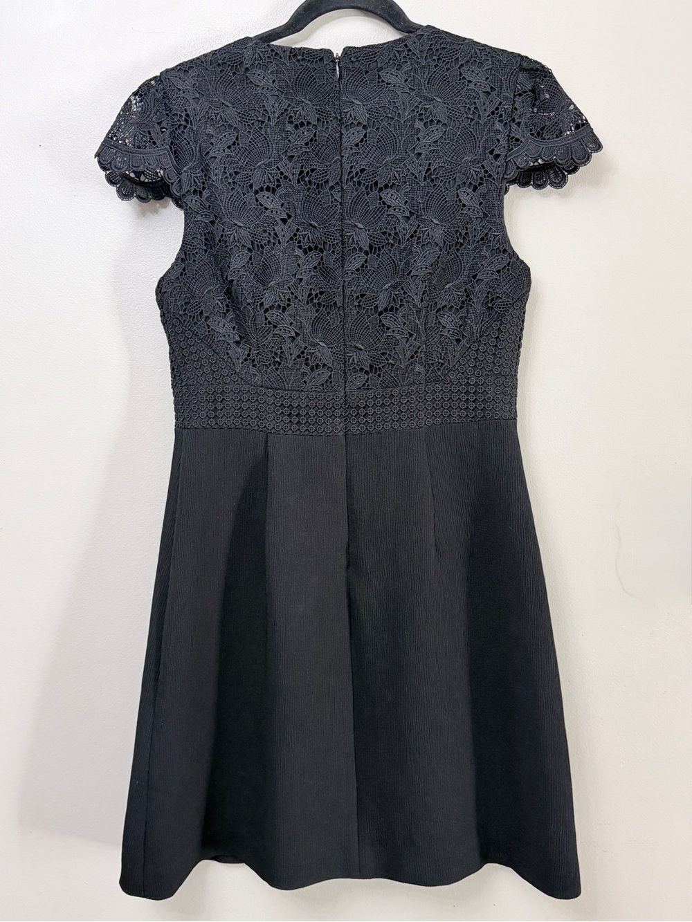 Club Monaco Black Lace Cutout Fit & Flare Mini Dress Cocktail LBD 6 - Picture 6 of 9